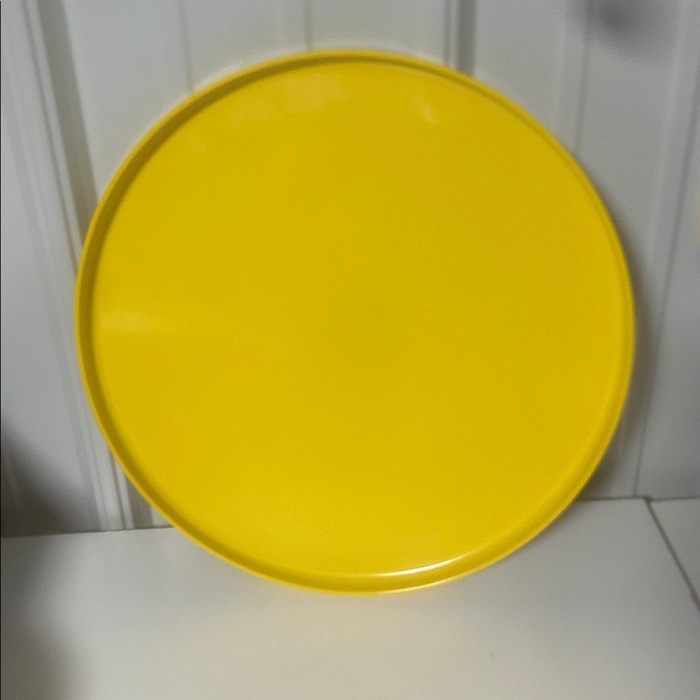 Heller Yellow Round Plate - Bright Yellow Accent